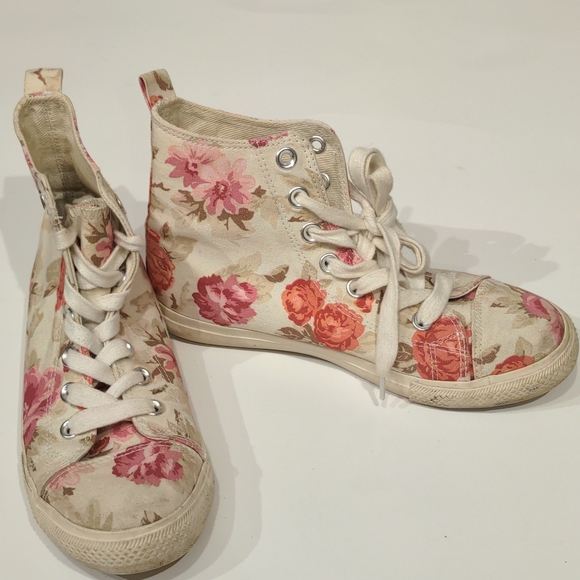 Aeropostale | Shoes | Aeropostale Sz 6 